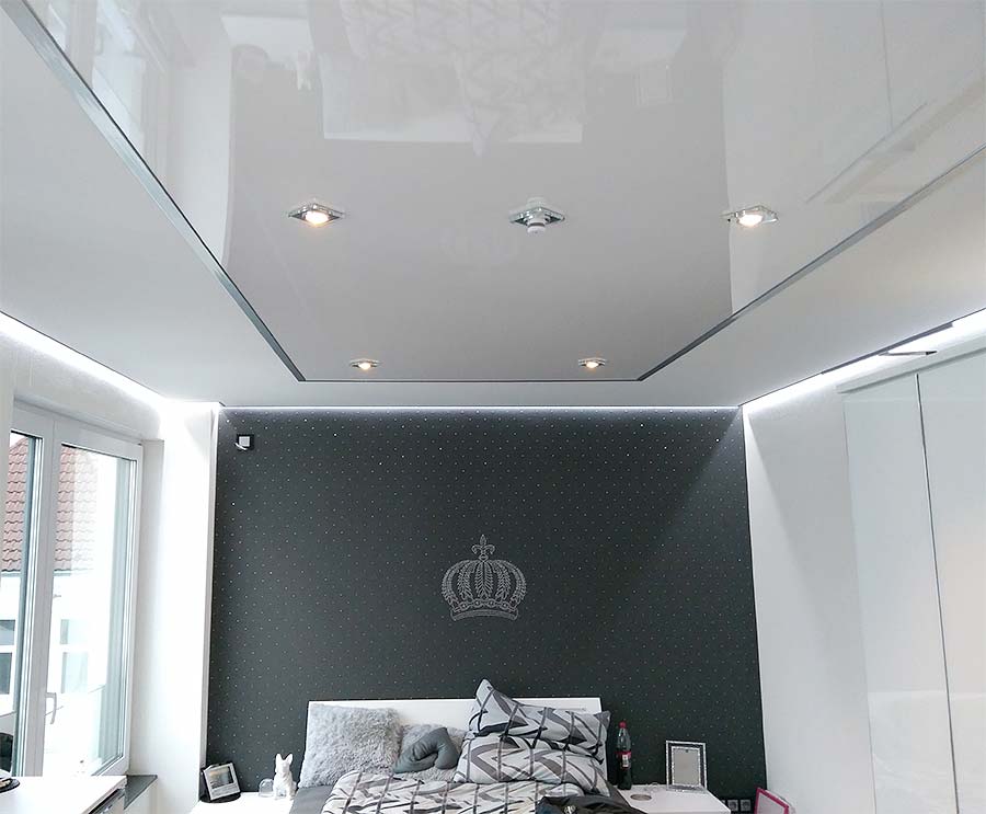 Schlafzimmerdecke gestaltet mit LED umlaufend PLAMECO Oberhausen