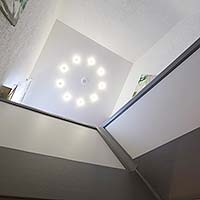Decke im Treppenhaus renovieren - Anbieter PLAMECO Spanndecke